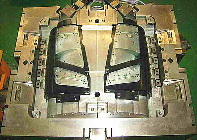 Les pièces d'auto de plastique de panneau de phare moulent la cavité multi de pièces de rechange pour 1 droit et gauche