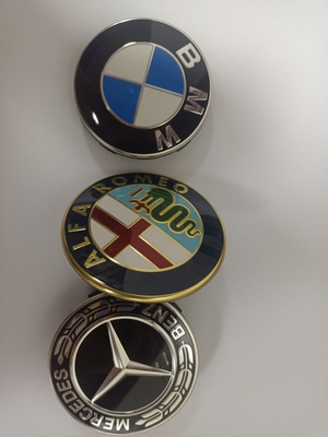 Technologie innovante et design classique - Moules en plastique sur mesure pour les emblèmes BMW, héritant de l'esprit de la marque