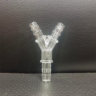 L'artisanat du moulage par injection de tubes en plastique blanc transparent